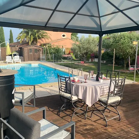D'hotes Vaucluse Bed & Breakfast 2*