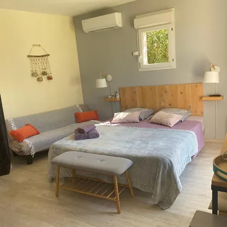 D'hotes Vaucluse Bed & Breakfast 2*